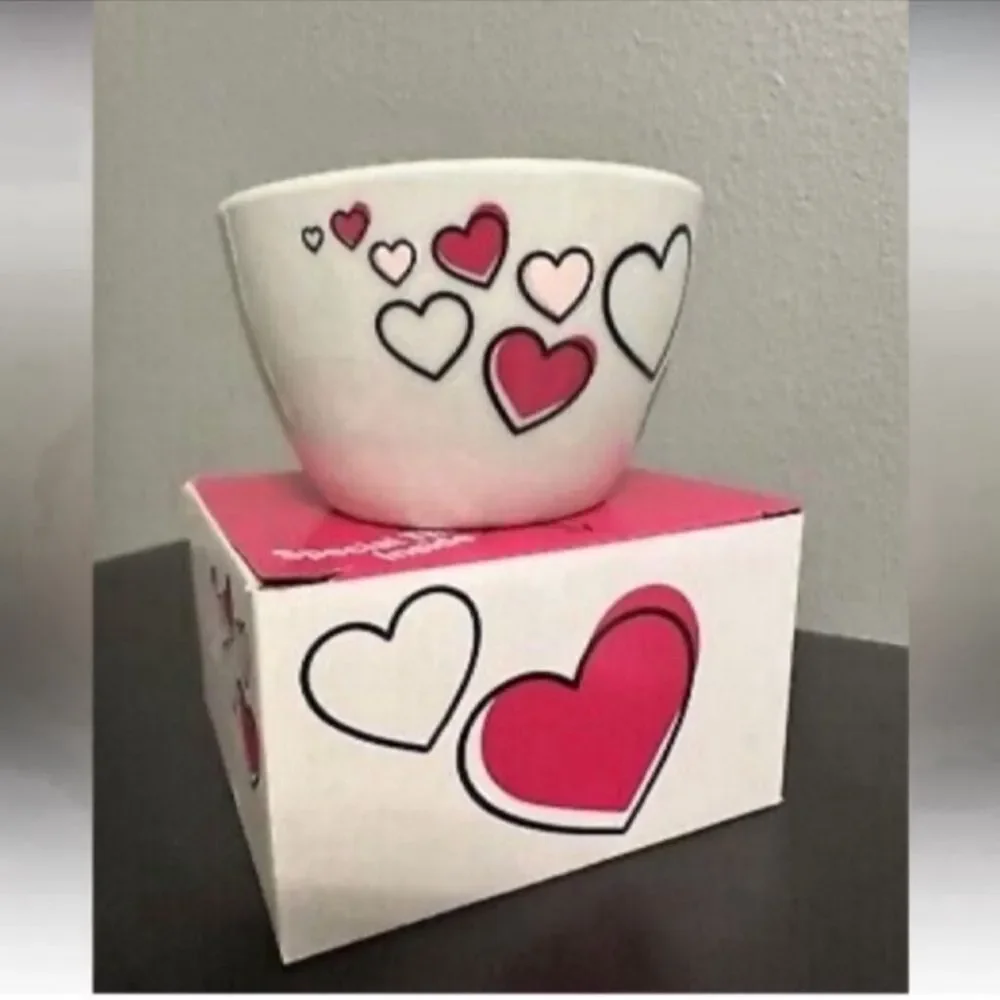 LIMITED EDITION T-Mobile Tuesdays Heart Ceramic Round Mug set of 2
